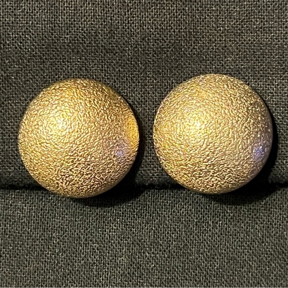 Vintage Emmons Dome Earrings - Picture 10 of 10